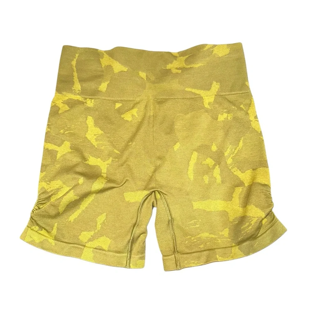 Gymshark Adapt Camo Yellow Green Seamless Shorts MEDIUM - Picture 2 of 4
